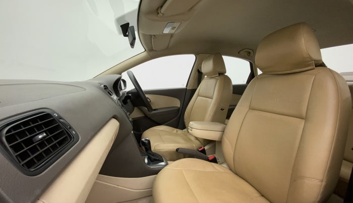 2015 Volkswagen Vento COMFORTLINE TSI AT PETROL, Petrol, Automatic, 72,679 km, Right Side Front Door Cabin