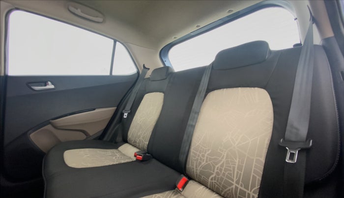 2016 Hyundai Grand i10 SPORTZ 1.2 KAPPA VTVT, Petrol, Manual, 31,839 km, Right Side Rear Door Cabin