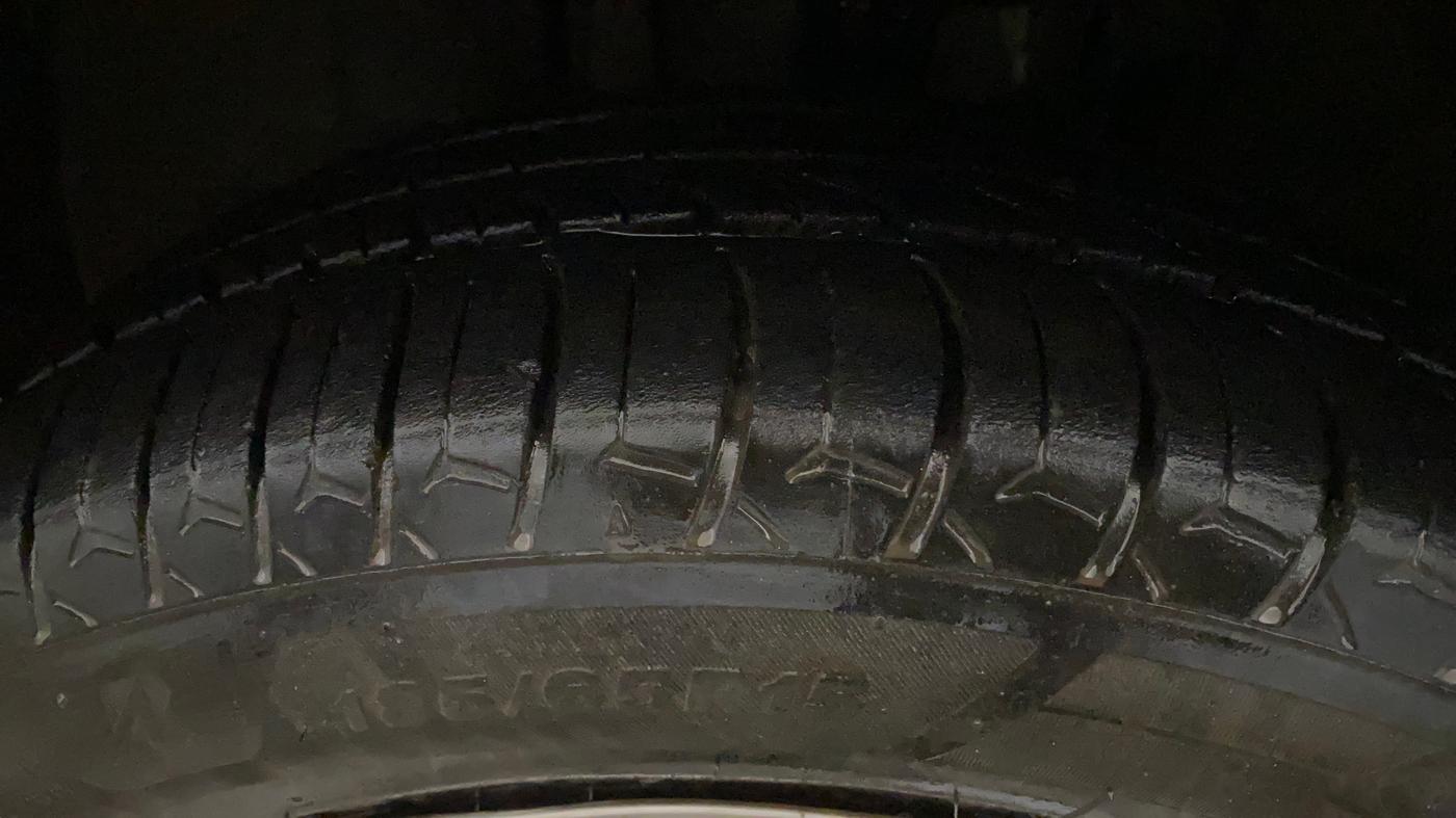 2021 Renault TRIBER RXZ, CNG, Manual, 48,940 km, Left Front Tyre Tread