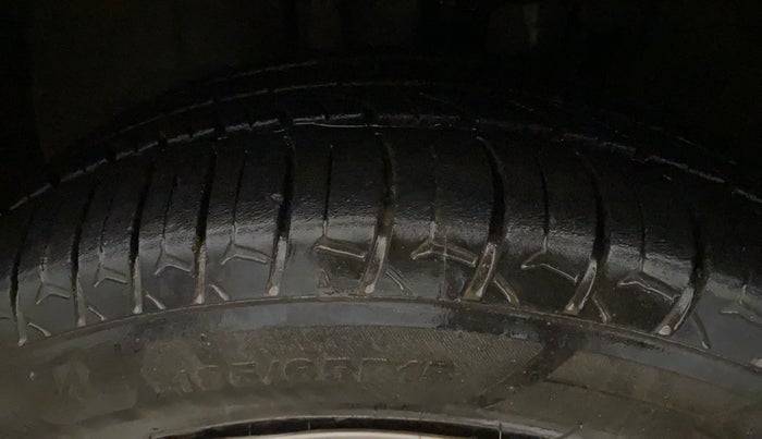 2021 Renault TRIBER RXZ, CNG, Manual, 48,940 km, Left Front Tyre Tread