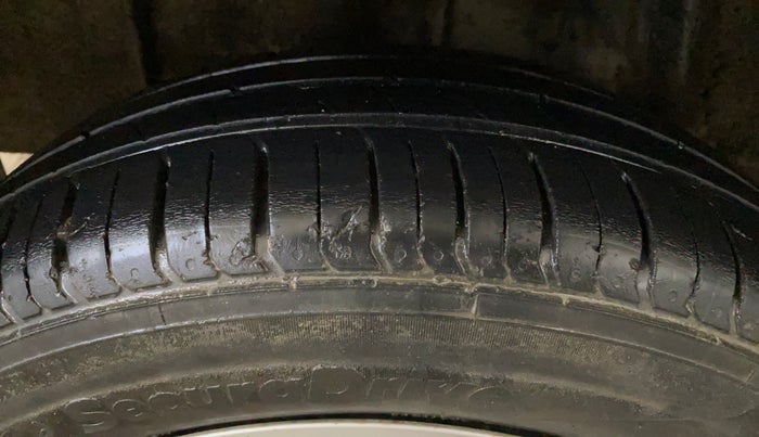 2021 Renault TRIBER RXZ, CNG, Manual, 48,940 km, Right Rear Tyre Tread