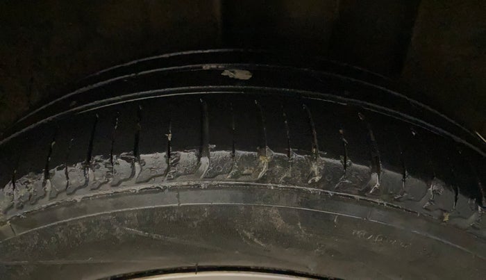 2021 Renault TRIBER RXZ, CNG, Manual, 48,940 km, Left Rear Tyre Tread