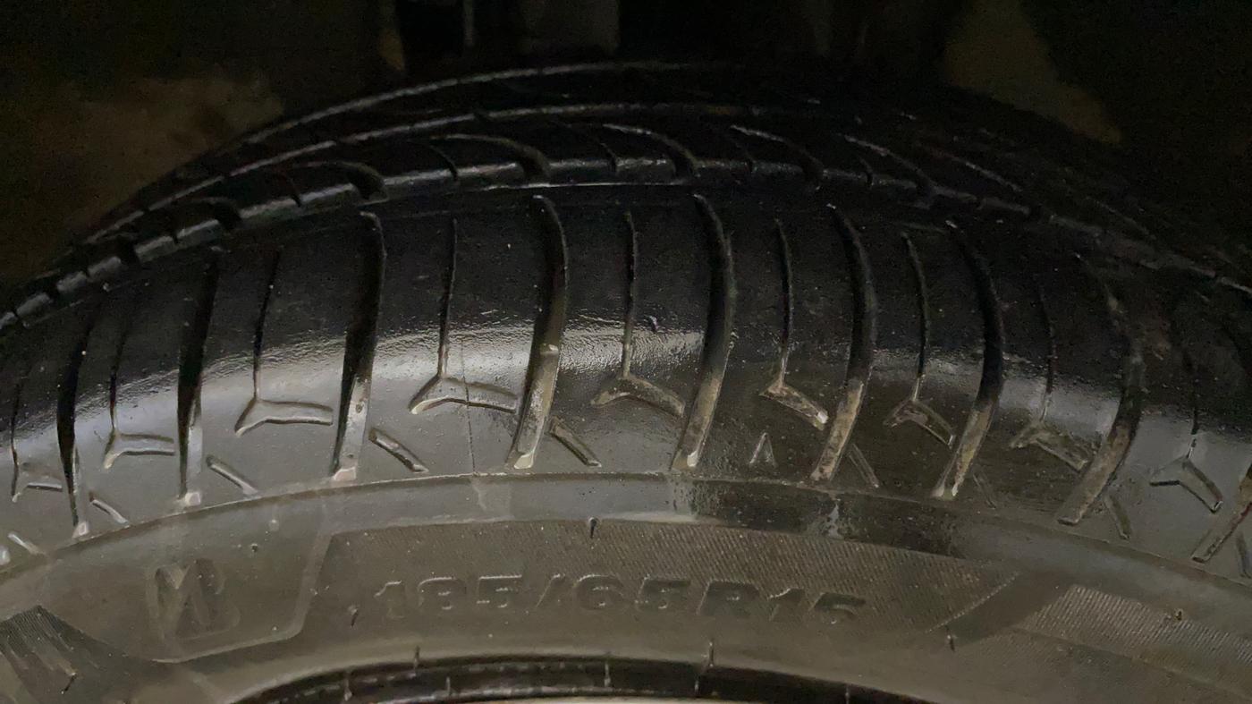 2021 Renault TRIBER RXZ, CNG, Manual, 48,940 km, Right Front Tyre Tread
