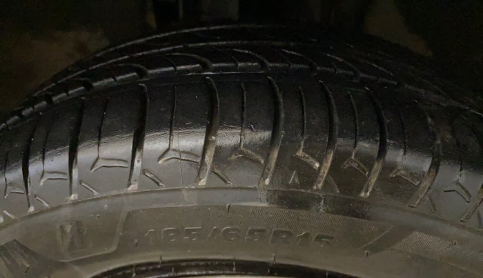 2021 Renault TRIBER RXZ, CNG, Manual, 48,940 km, Right Front Tyre Tread