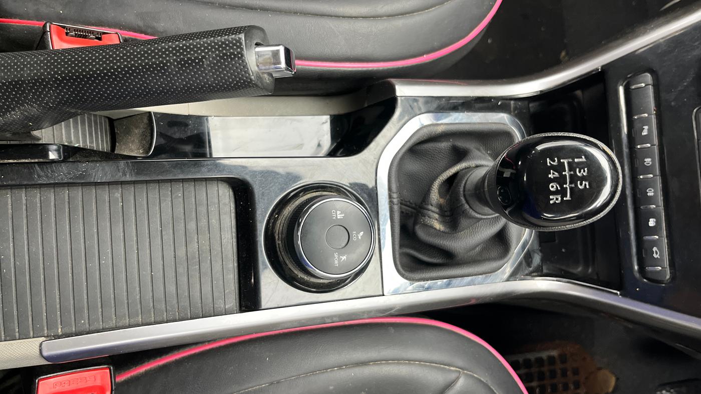 2017 Tata NEXON XZ PLUS PETROL, Petrol, Manual, 58,960 km, Gear Lever