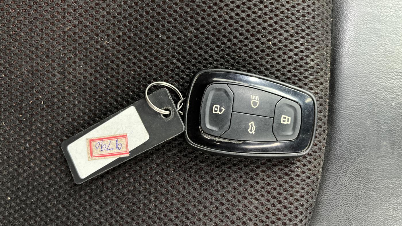 2017 Tata NEXON XZ PLUS PETROL, Petrol, Manual, 58,960 km, Key Close Up