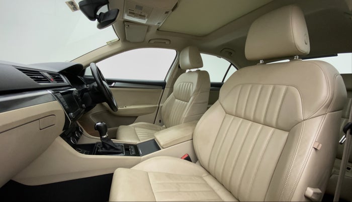 2016 Skoda Superb STYLE 1.8 TSI AT, Petrol, Automatic, 50,577 km, Right Side Front Door Cabin