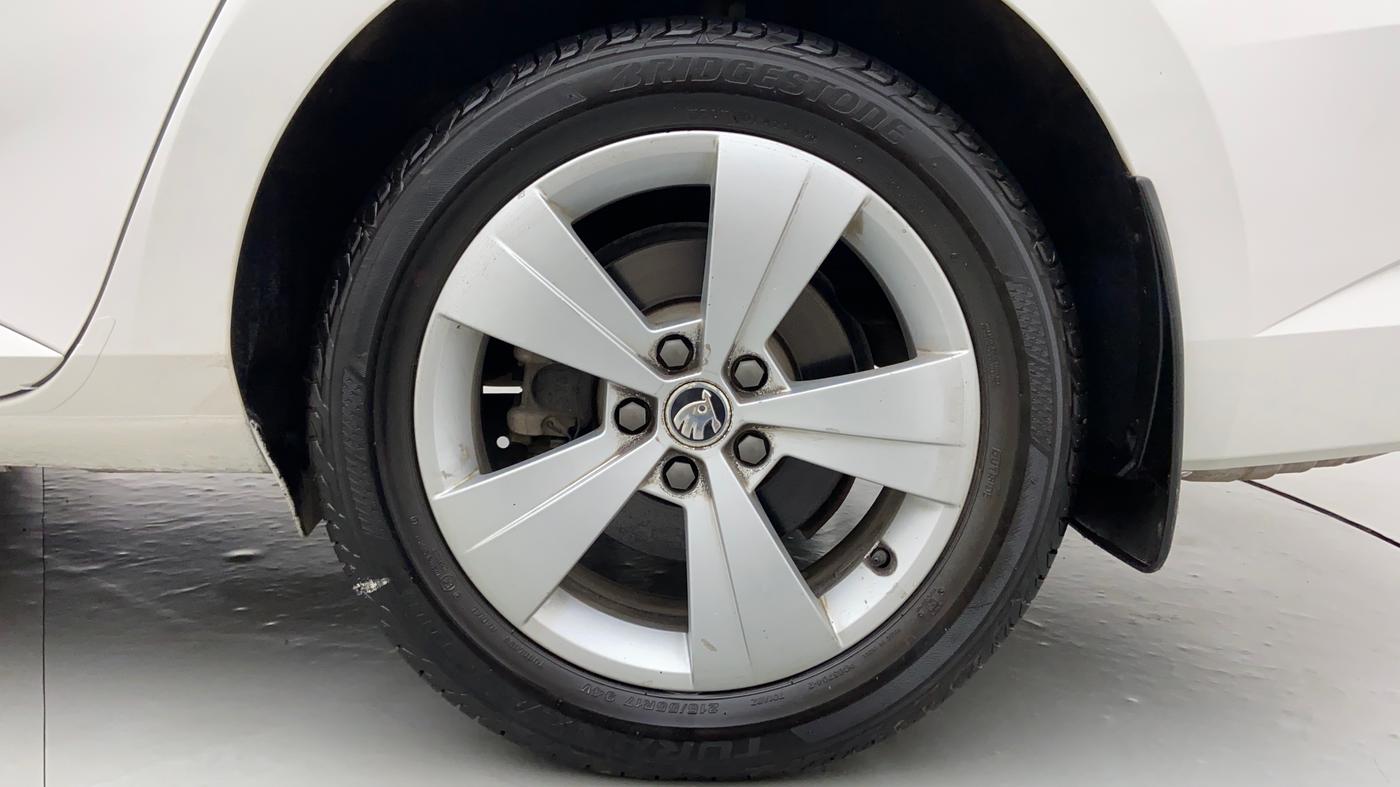 2016 Skoda Superb STYLE 1.8 TSI AT, Petrol, Automatic, 50,577 km, Left Rear Wheel