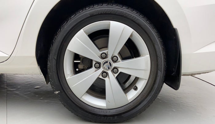 2016 Skoda Superb STYLE 1.8 TSI AT, Petrol, Automatic, 50,577 km, Left Rear Wheel