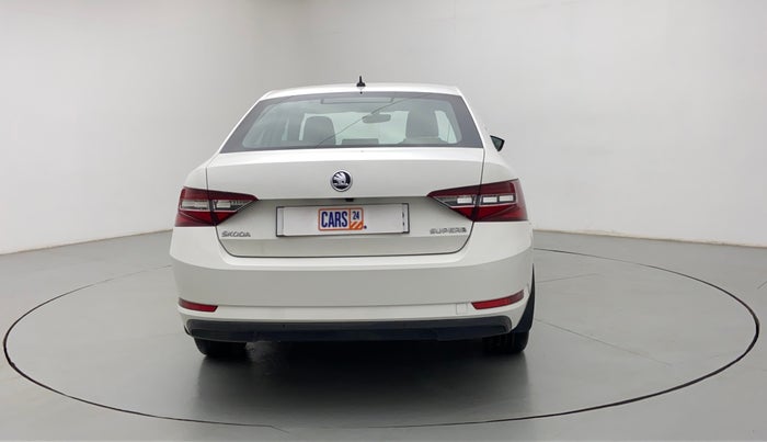 2016 Skoda Superb STYLE 1.8 TSI AT, Petrol, Automatic, 50,577 km, Back/Rear