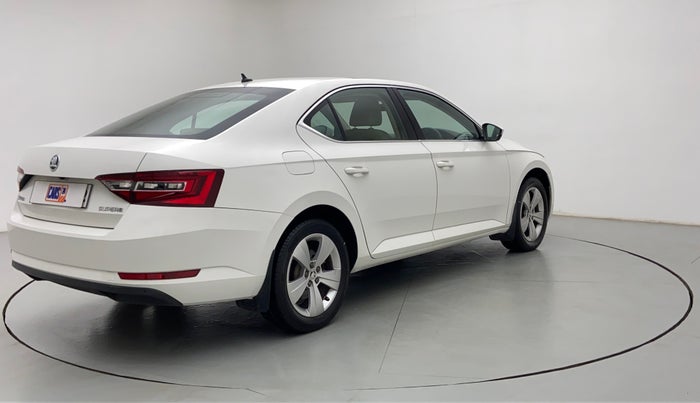 2016 Skoda Superb STYLE 1.8 TSI AT, Petrol, Automatic, 50,577 km, Right Back Diagonal