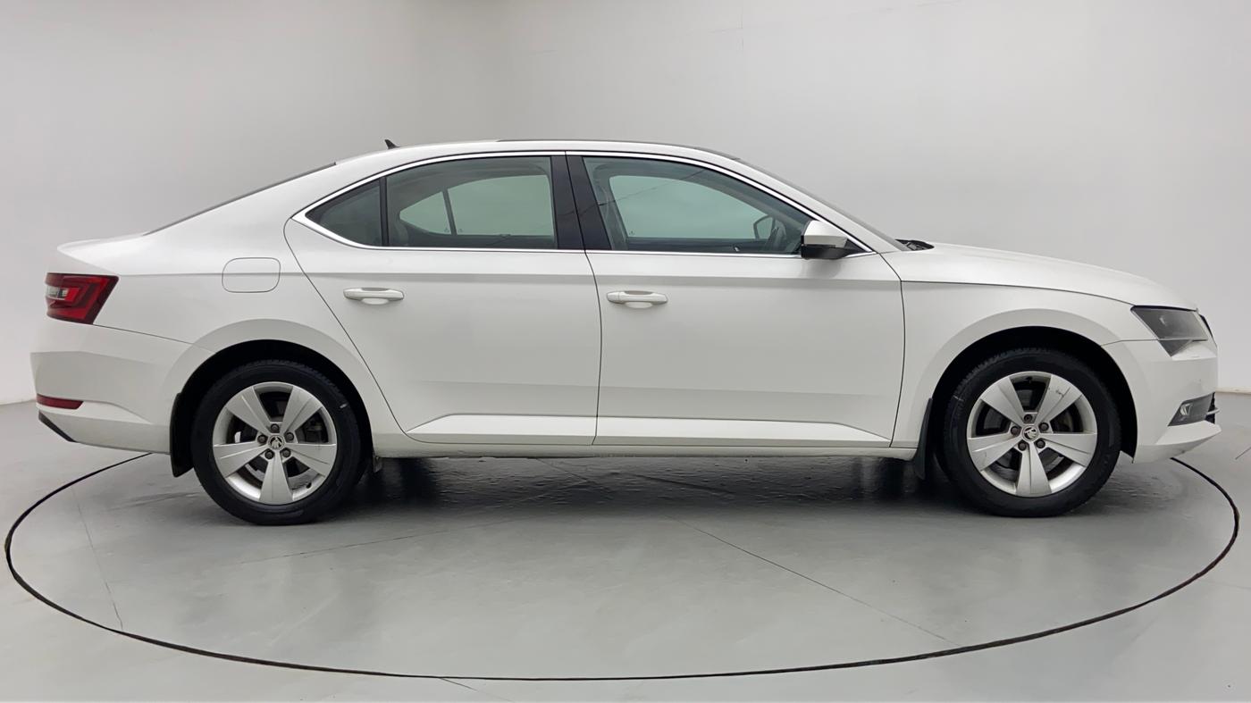 2016 Skoda Superb STYLE 1.8 TSI AT, Petrol, Automatic, 50,577 km, Right Side View