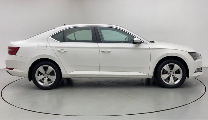 2016 Skoda Superb STYLE 1.8 TSI AT, Petrol, Automatic, 50,577 km, Right Side View