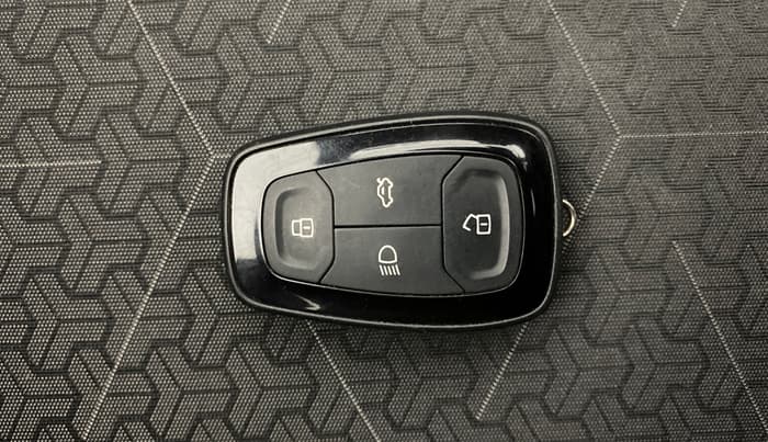 2024 Tata PUNCH  Creative MT Sunroof , Petrol, Manual, 15,446 km, Key Close Up