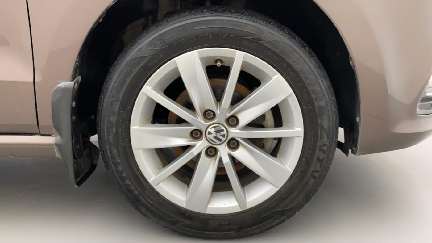 2016 Volkswagen Polo HIGHLINE1.2L, Petrol, Manual, 33,478 km, Right Front Wheel