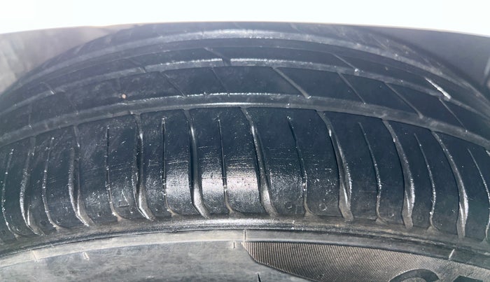 2019 Honda Amaze 1.2L I-VTEC VX CVT, CNG, Automatic, 63,521 km, Right Front Tyre Tread