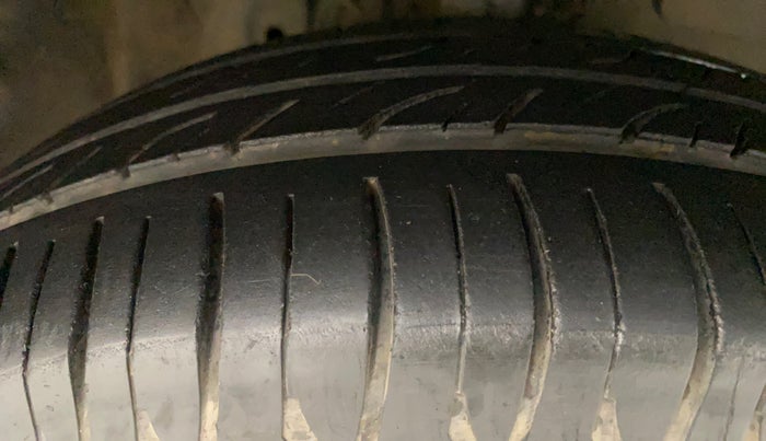 2012 Honda Brio V MT, Petrol, Manual, 70,175 km, Right Front Tyre Tread