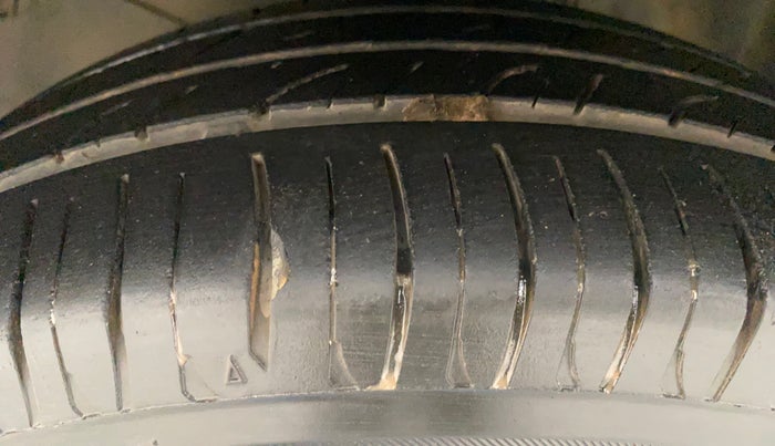 2012 Honda Brio V MT, Petrol, Manual, 70,175 km, Left Front Tyre Tread