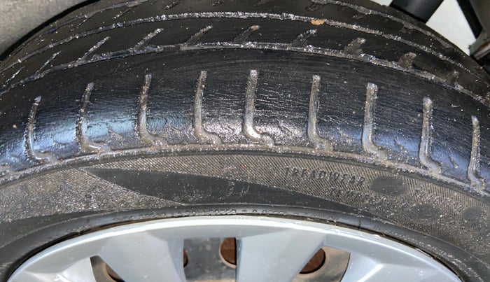 2014 Maruti Wagon R 1.0 VXI, Petrol, Manual, 68,249 km, Left Rear Tyre Tread