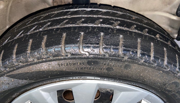 2014 Maruti Wagon R 1.0 VXI, Petrol, Manual, 68,249 km, Right Front Tyre Tread