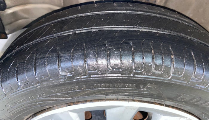 2014 Maruti Wagon R 1.0 VXI, Petrol, Manual, 68,249 km, Left Front Tyre Tread