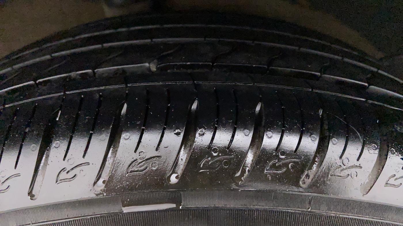 2020 KIA SONET GTX PLUS DCT 1.0, Petrol, Automatic, 16,425 km, Right Front Tyre Tread