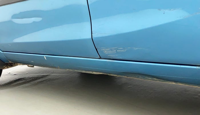 2010 Maruti Ritz VXI, Petrol, Manual, 85,551 km, Left running board - Slightly dented