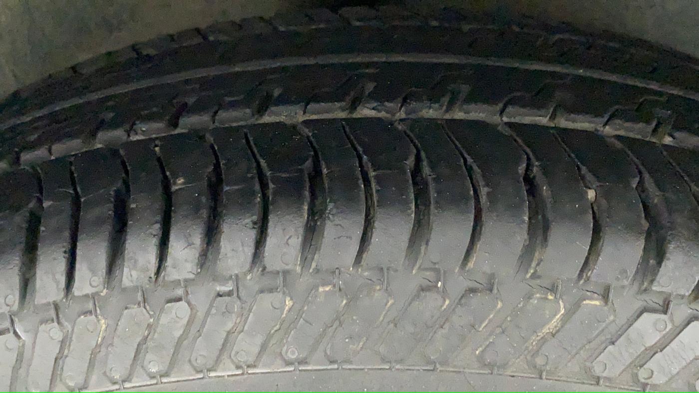 2010 Maruti Ritz VXI, Petrol, Manual, 85,551 km, Right Rear Tyre Tread