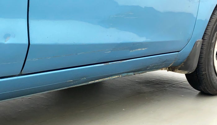 2010 Maruti Ritz VXI, Petrol, Manual, 85,551 km, Right running board - Slightly dented