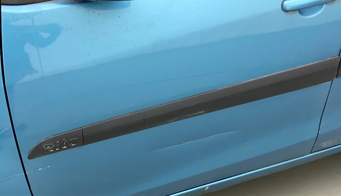 2010 Maruti Ritz VXI, Petrol, Manual, 85,551 km, Front passenger door - Minor scratches