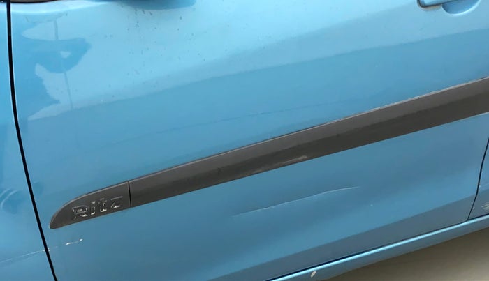 2010 Maruti Ritz VXI, Petrol, Manual, 85,551 km, Front passenger door - Slightly dented