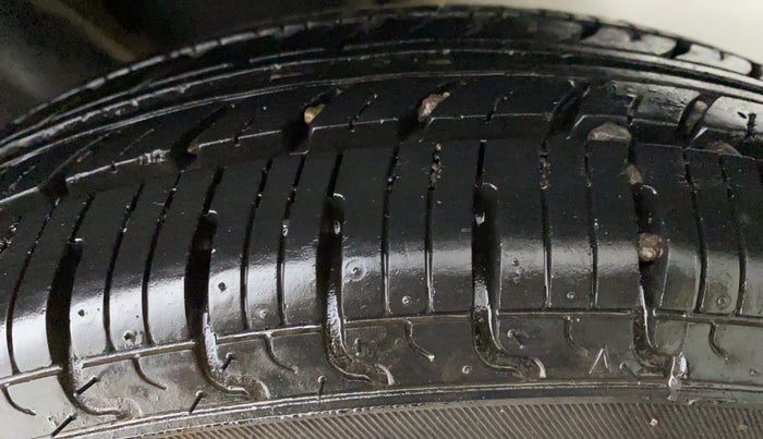 2019 Renault Kwid RXL, Petrol, Manual, 13,907 km, Left Rear Tyre Tread
