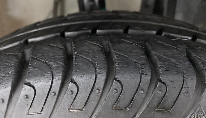 2015 Datsun Go T, Petrol, Manual, 14,922 km, Right Front Tyre Tread