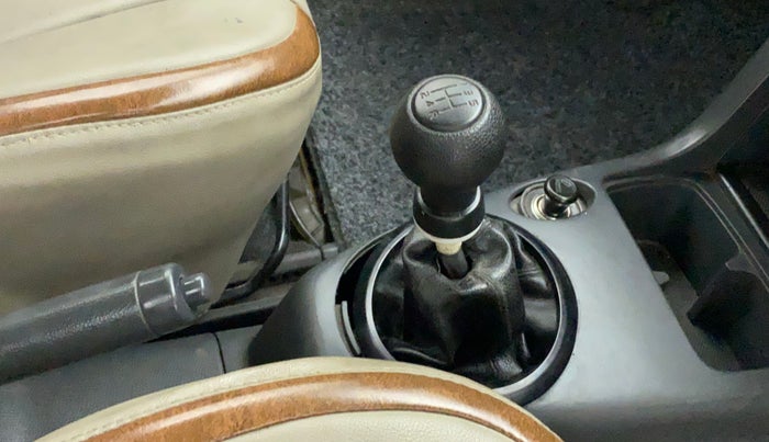 2011 Maruti Swift LXI, Petrol, Manual, 78,858 km, Gear lever - Boot Cover minor damage