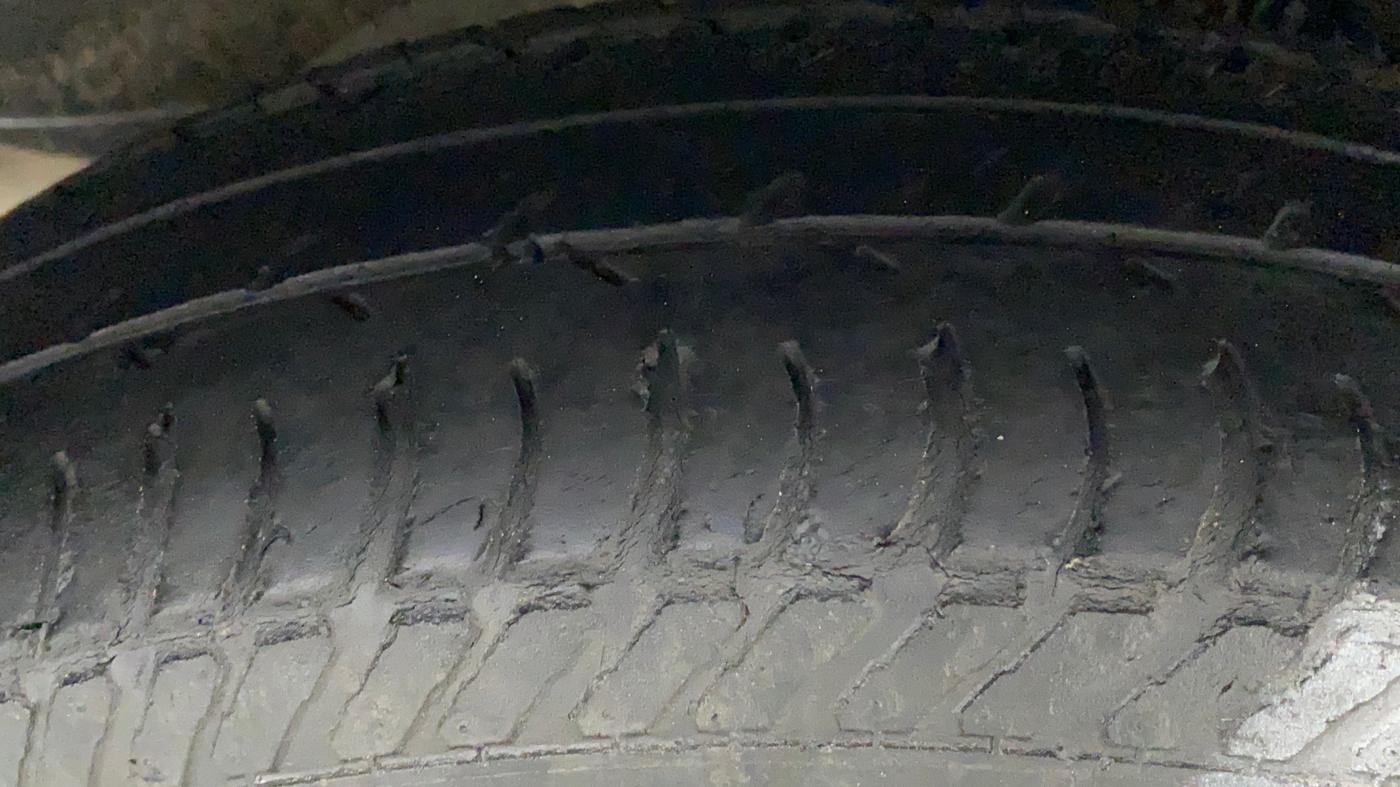 2011 Maruti Swift LXI, Petrol, Manual, 78,858 km, Right Rear Tyre Tread