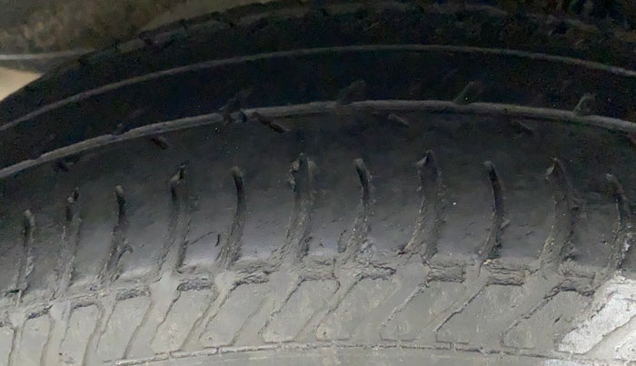 2011 Maruti Swift LXI, Petrol, Manual, 78,858 km, Right Rear Tyre Tread
