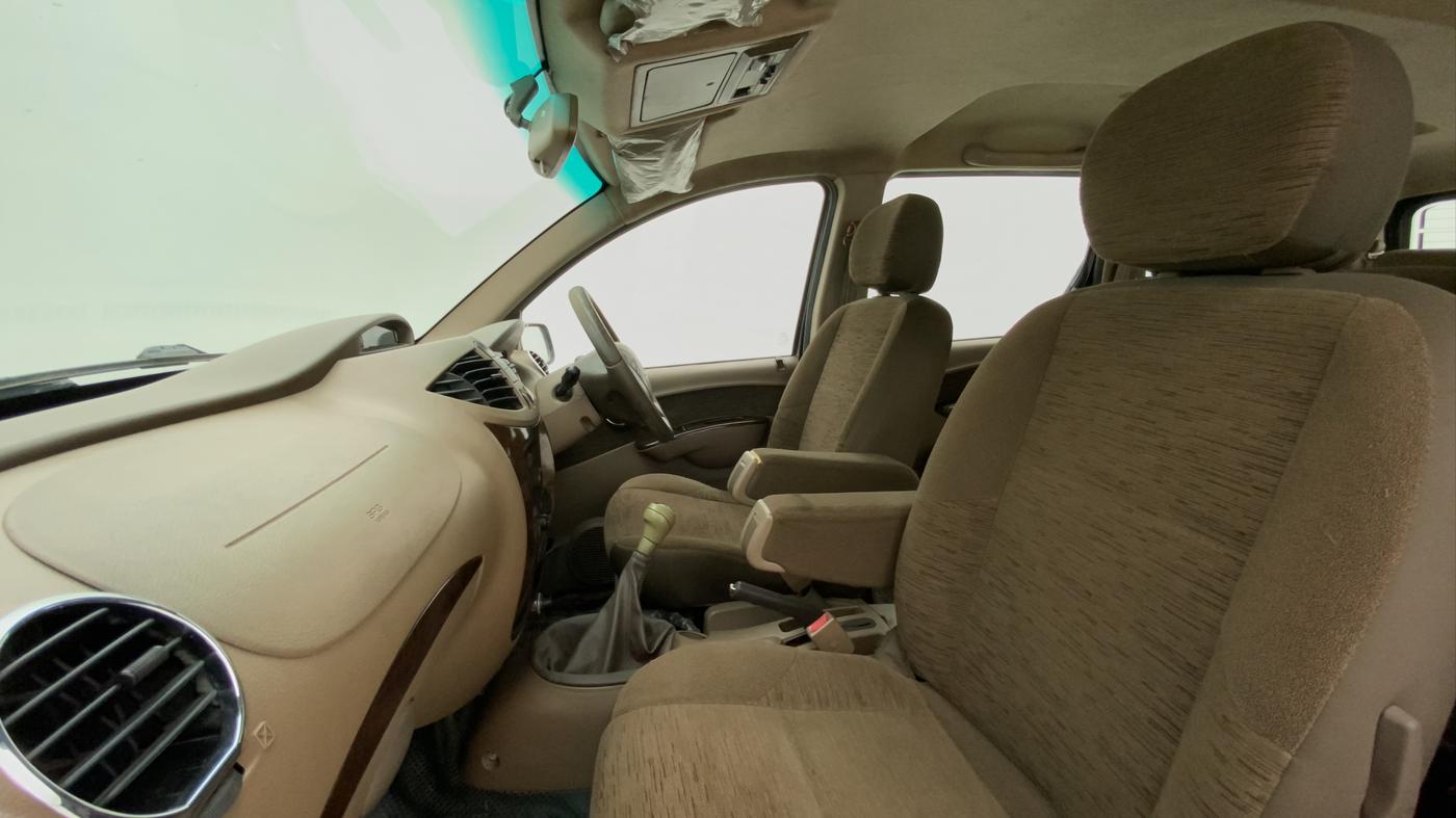 2012 Mahindra Xylo E8 ABS AIRBAG BS IV, Diesel, Manual, 78,422 km, Right Side Front Door Cabin