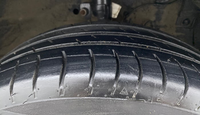 2012 Maruti Ertiga ZXI, CNG, Manual, 83,448 km, Right Front Tyre Tread