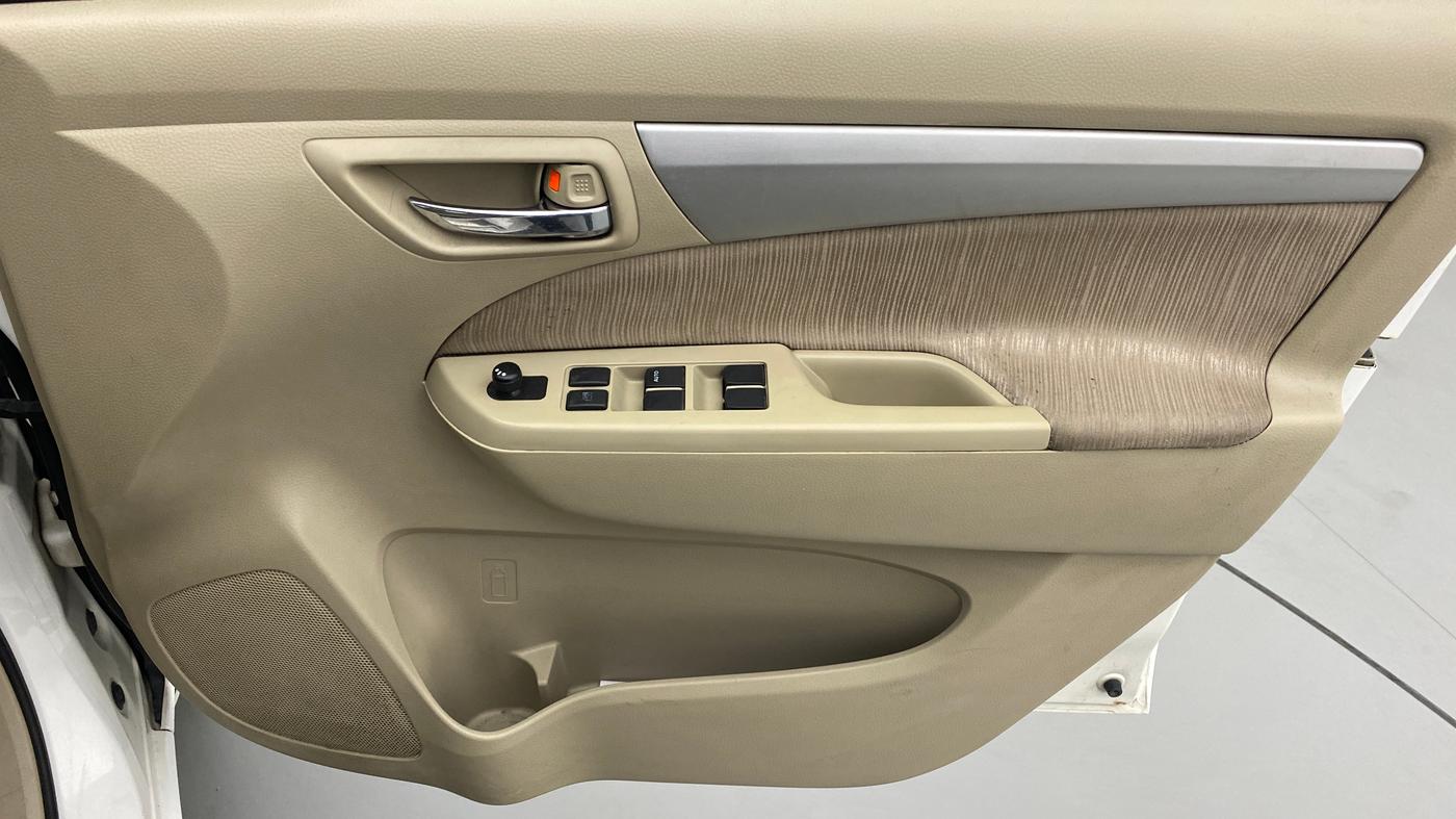 2012 Maruti Ertiga ZXI, CNG, Manual, 83,448 km, Driver Side Door Panels Control