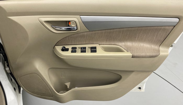 2012 Maruti Ertiga ZXI, CNG, Manual, 83,448 km, Driver Side Door Panels Control