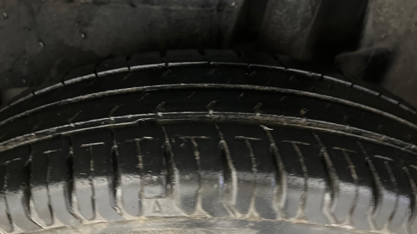 2018 Maruti Dzire LXI, Petrol, Manual, 30,792 km, Left Rear Tyre Tread