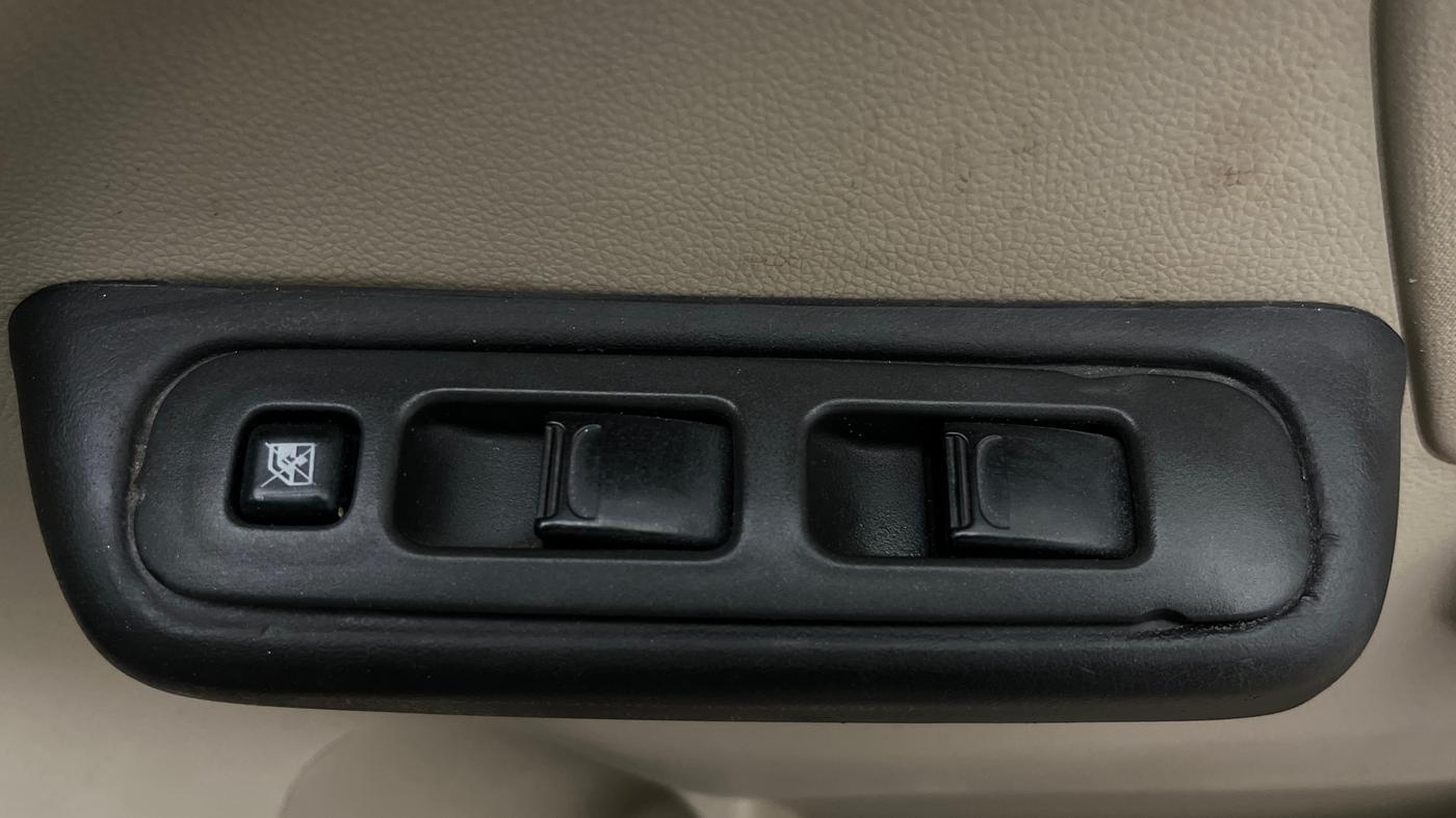 2018 Maruti Dzire LXI, Petrol, Manual, 30,792 km, Driver Side Door Panels Control