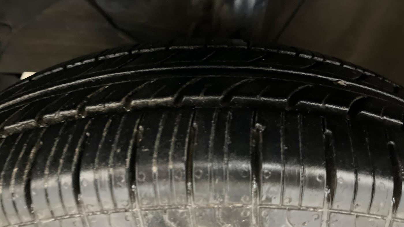 2018 Maruti Dzire LXI, Petrol, Manual, 30,792 km, Left Front Tyre Tread