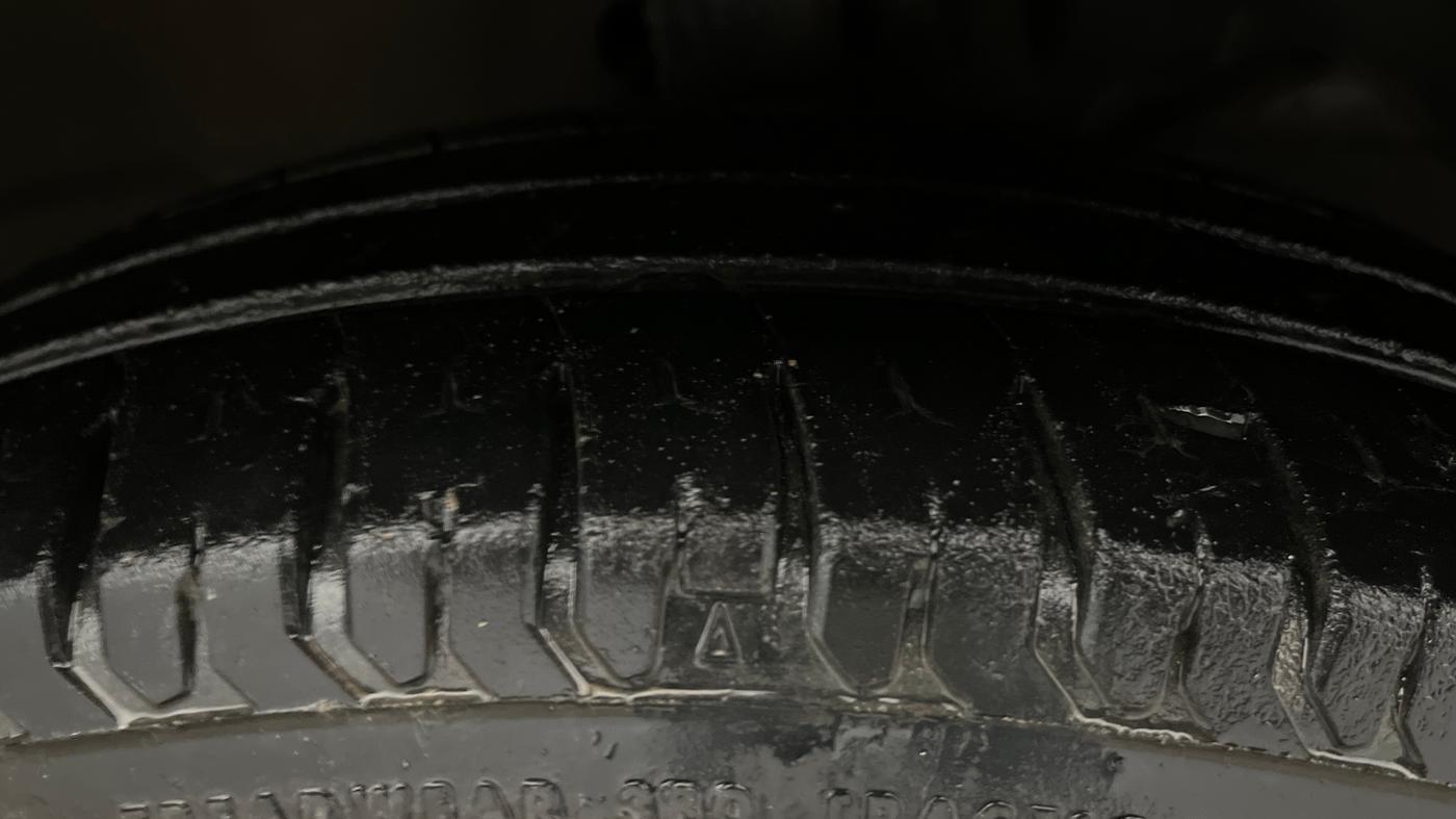 2018 Maruti Dzire LXI, Petrol, Manual, 30,792 km, Right Front Tyre Tread