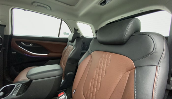 2021 Hyundai ALCAZAR 2.0 SIGNATURE MT 6STR, Petrol, Manual, 13,405 km, Right Side Rear Door Cabin