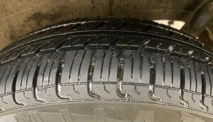 2015 Maruti Wagon R 1.0 VXI, Petrol, Manual, 52,852 km, Left Rear Tyre Tread