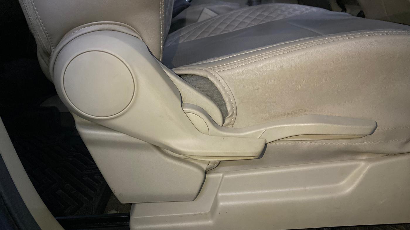 2024 Maruti Ertiga ZXI (O) CNG, CNG, Manual, 38,608 km, Driver Side Adjustment Panel