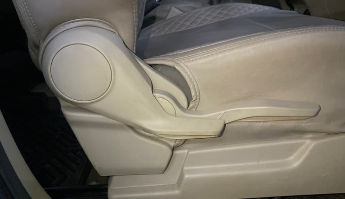 2024 Maruti Ertiga ZXI (O) CNG, CNG, Manual, 38,608 km, Driver Side Adjustment Panel