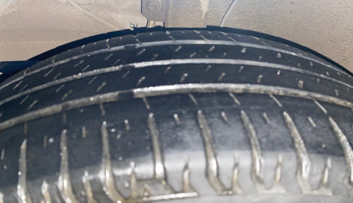 2024 Maruti Ertiga ZXI (O) CNG, CNG, Manual, 38,608 km, Left Front Tyre Tread
