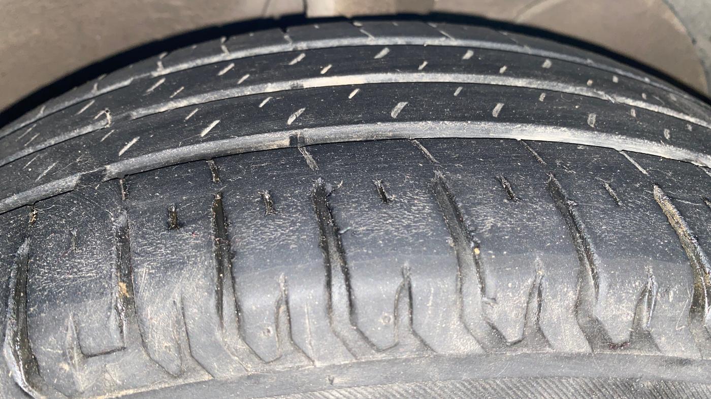 2024 Maruti Ertiga ZXI (O) CNG, CNG, Manual, 38,608 km, Right Front Tyre Tread